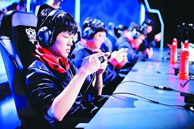 电竞选手比赛中